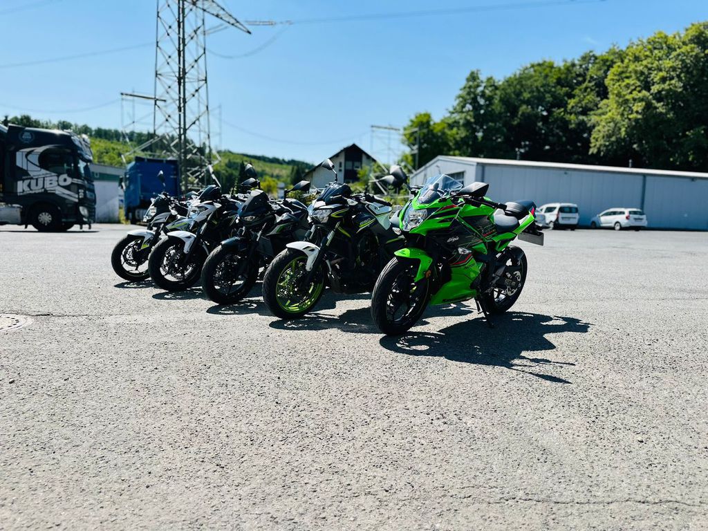 Motorräder der Fahrschule Michael Lautz